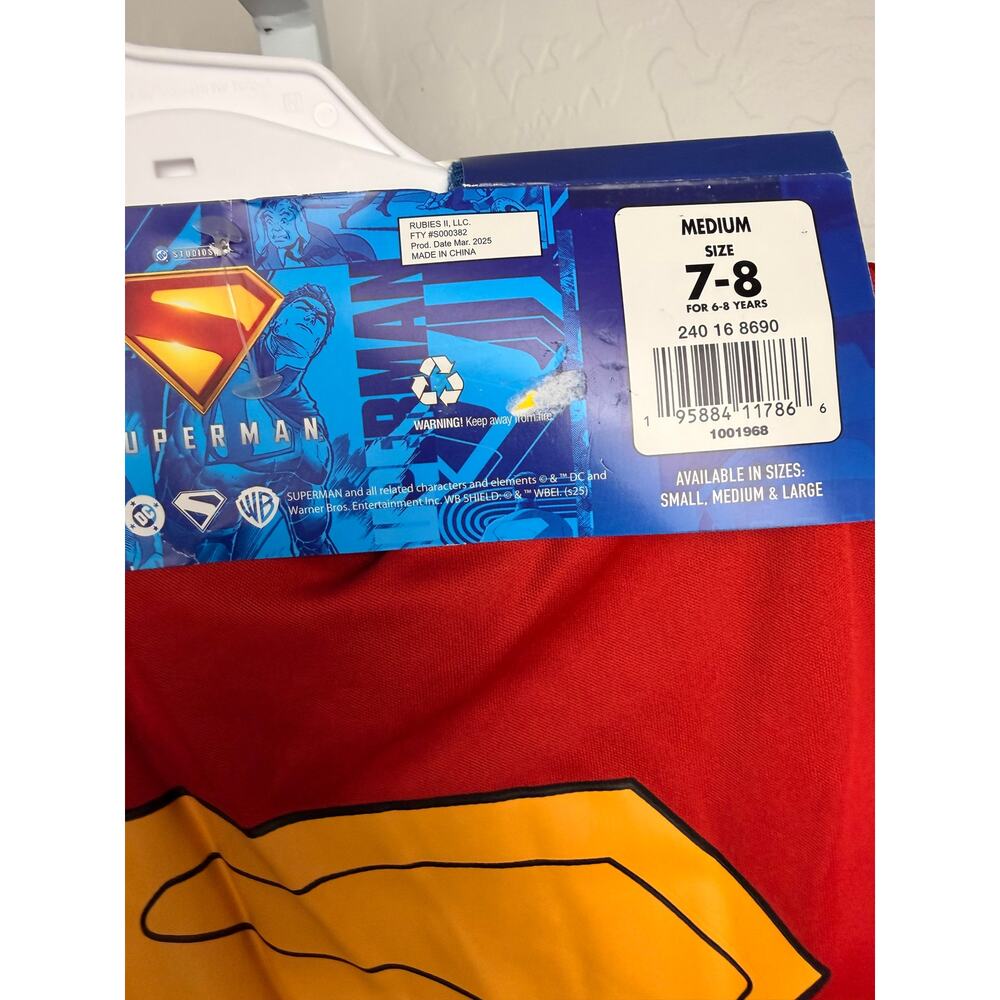 Rubies DC Superman Costume Kids Medium 7-8 Muscle Chest Light Up Emblem NWT - Picture 6 of 6